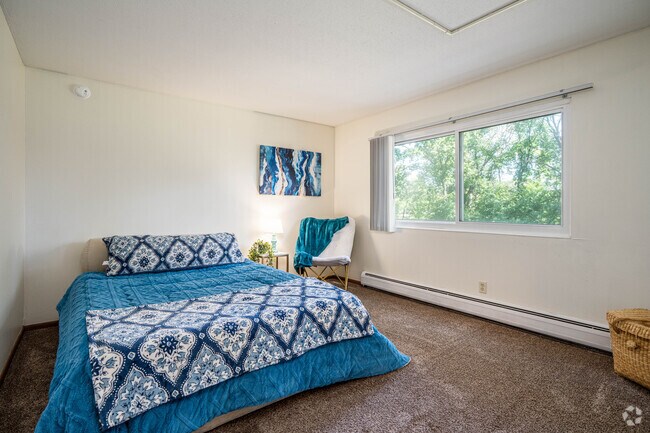 2BR, 1BA - 984SF - Primary Bedroom - The Edge Apartments