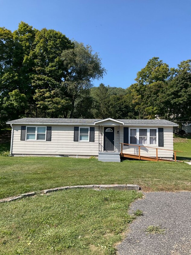 Foto principal - 26233 Great Cove Rd