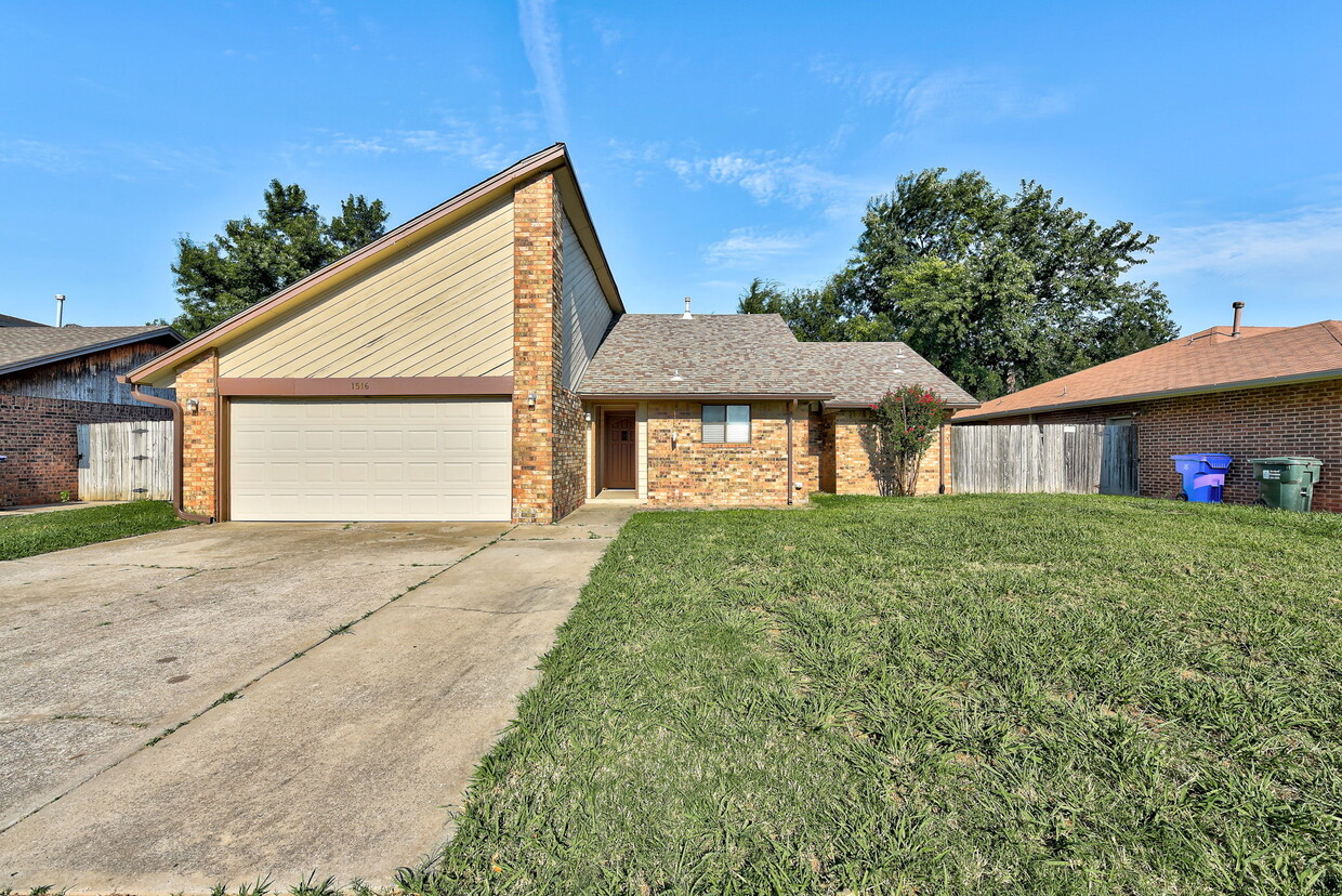 Foto principal - 1516 Peach Tree Ln