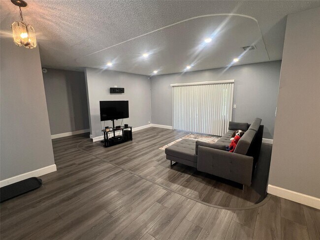 Foto del edificio - 7975 NW 8th St