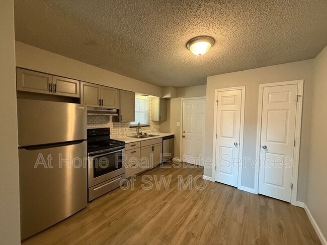 Building Photo - 3508 S Farm Rd 135