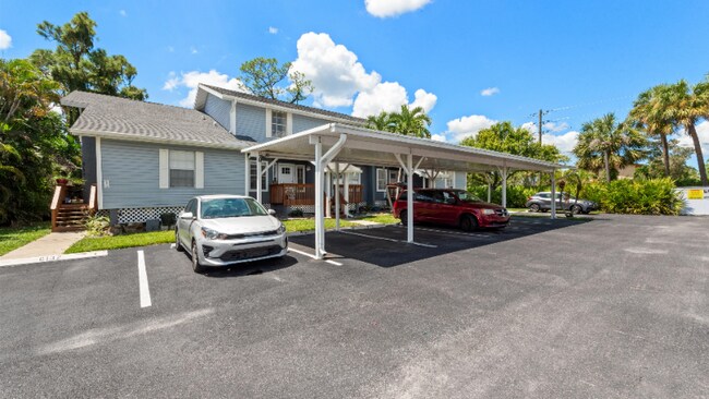 Foto del edificio - 6132 Lakefront Dr