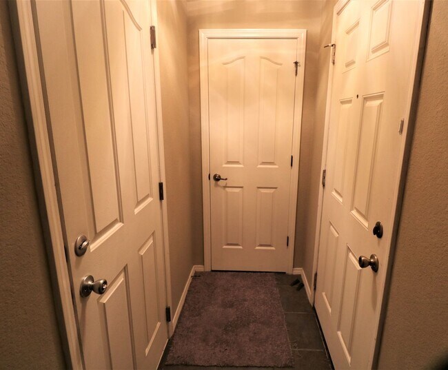 Foto del edificio - 601 Menaul Blvd NE