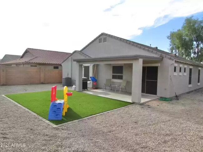 Building Photo - 765 E Palomino Way