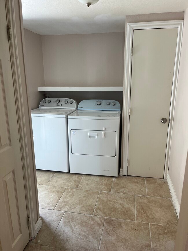 Cuarto de lavandería y trastero - 303 S 46th St