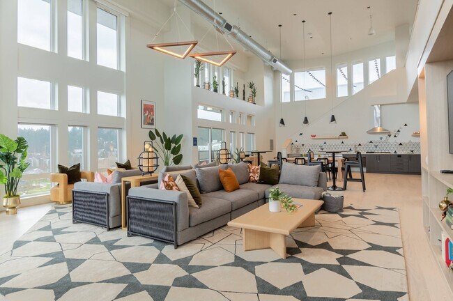 Relájate en el Sky Salón con HDTV grande, cocina y área de trabajo - Modera River Trail