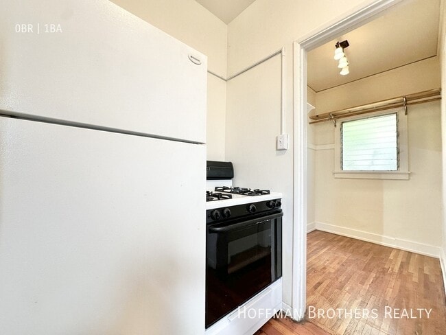 Building Photo - 806 Lucile Ave