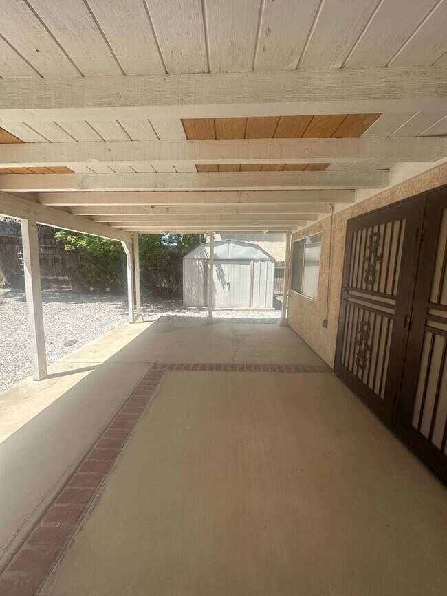Foto del edificio - 5 BEDROOM, 2 STORY,SPACIOUS VICTORVILLE HOME! NEAR MALL!