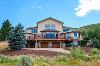 Building Photo - 595 Foothill Dr