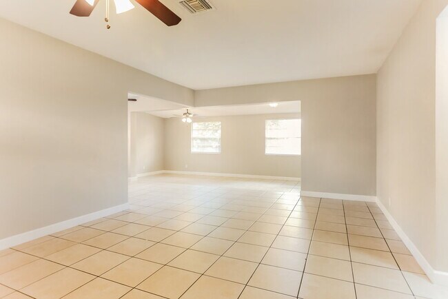 Foto del edificio - 570 SW 31st Ave