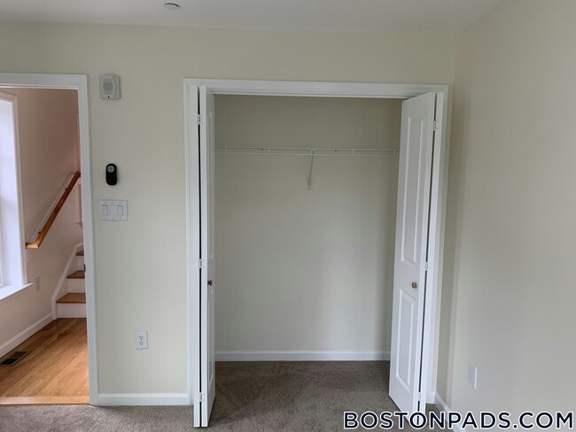 Building Photo - 154 Thornton St