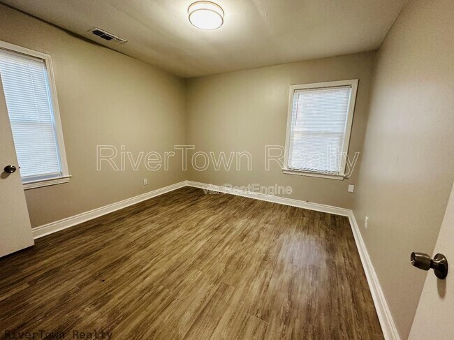 Foto del edificio - 1074 E Walthal Cir