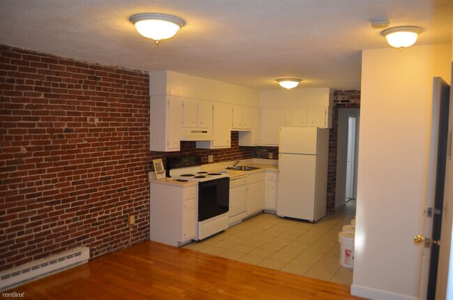 Building Photo - 2 br, 1 bath Apartment - 98 Tyler St Tyler St