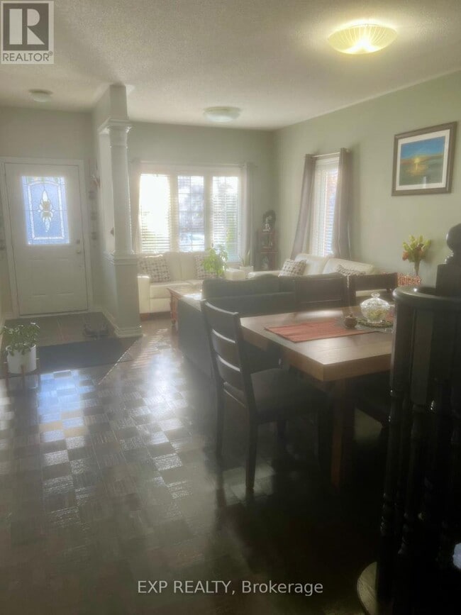 Building Photo - 20 Wynview St