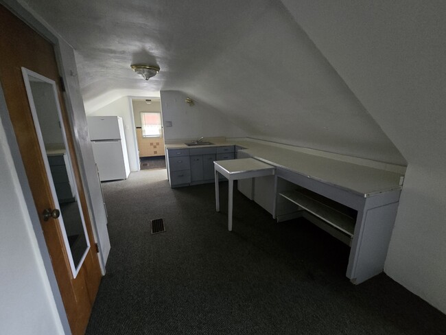 Building Photo - 637 W Orchard Dr