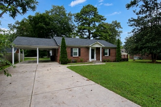 Building Photo - 1106 Park Dr