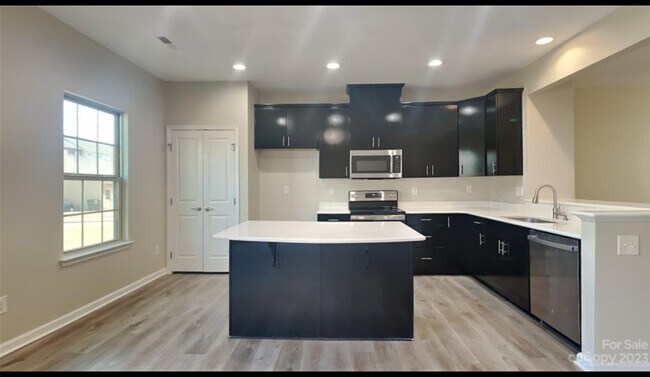 Building Photo - 2019 Sage Park Dr