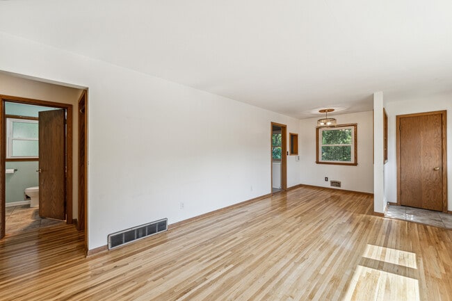 Building Photo - 1527 15th St NE