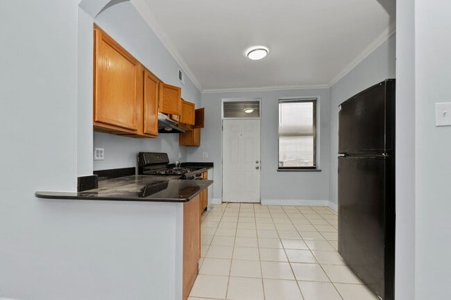 Building Photo - Two Bedroom in South Shore Available Now!