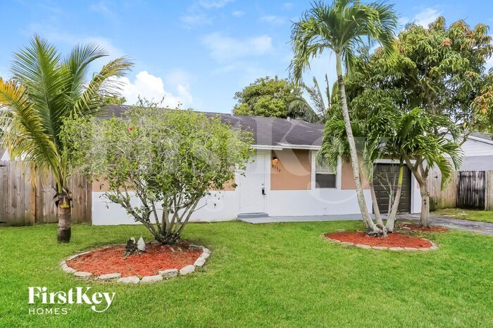 Foto principal - 8170 SW 6th Ct