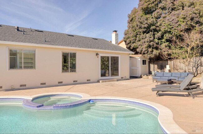 Foto del edificio - Coming Soon! West Santa Rosa home w/Backya...
