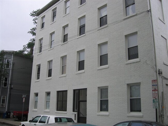 Building Photo - 4 Douglas St