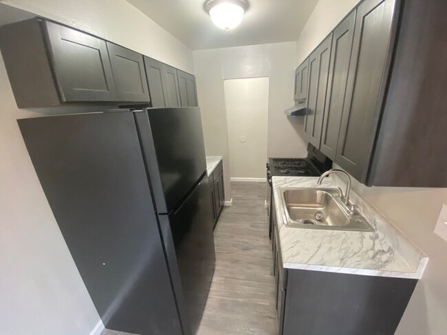 Building Photo - Avalon Court Apartments