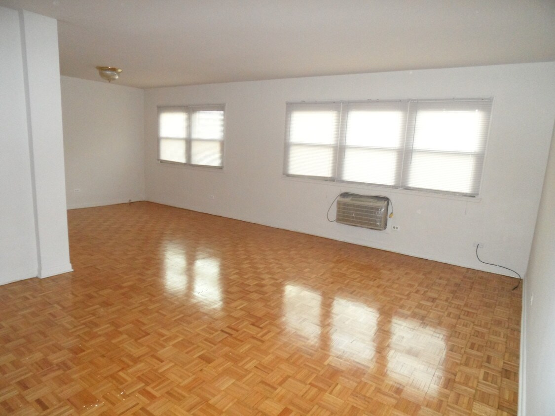 Primary Photo - 4919 Enfield Ave