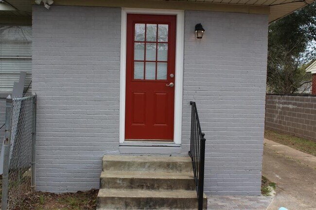 Building Photo - 240 Roma Drive