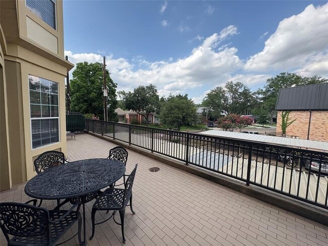 Building Photo - 7575 Kirby Dr