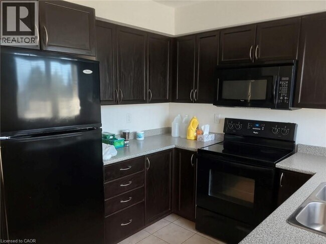 Building Photo - 2579 SIXTH Line Unit# 8