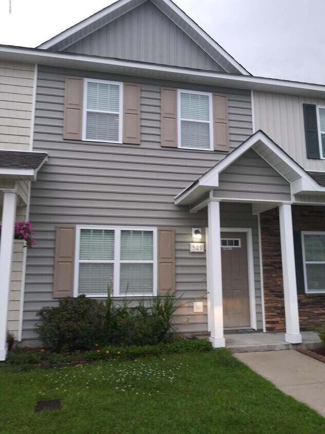 509 Oyster Rock Ln, Sneads Ferry, NC 28460 Townhouse for Rent in