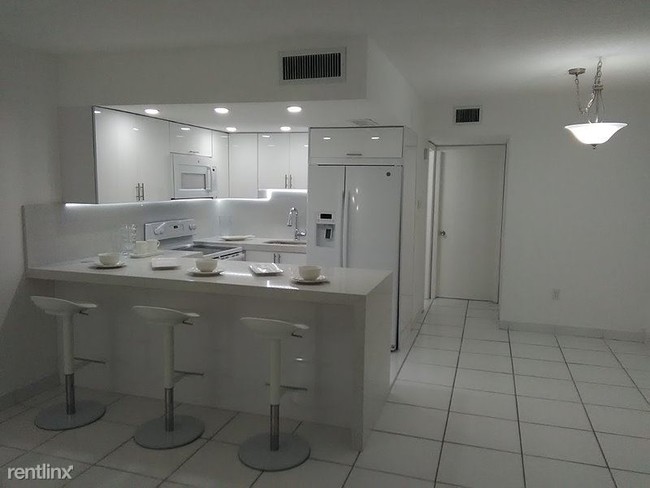 Foto del edificio - 1780 79th Street Causeway