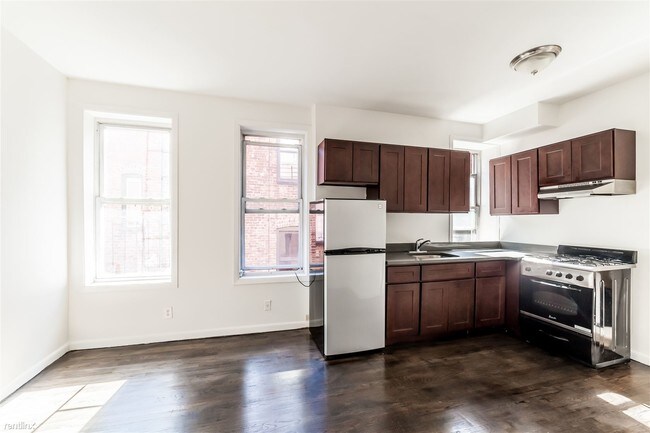 Building Photo - 151 E 92nd St