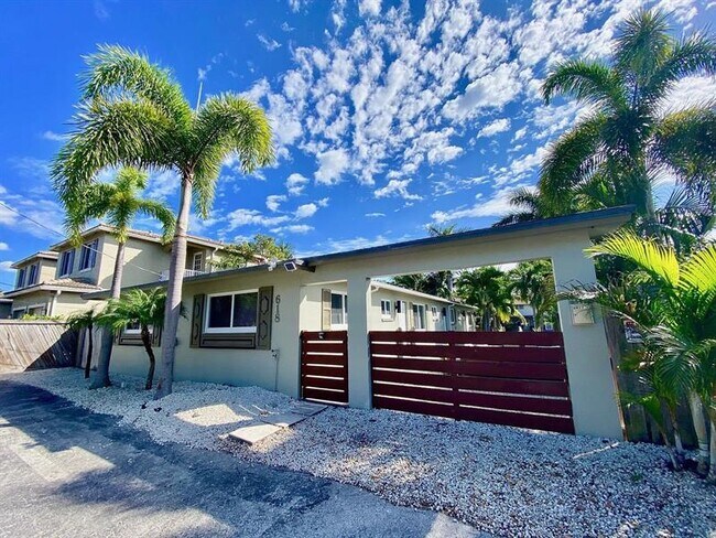 Foto del edificio - 618 NE 20th St