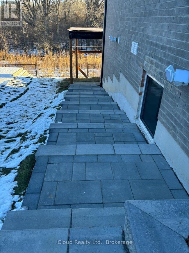 Building Photo - 69 Smokey Holw Pl