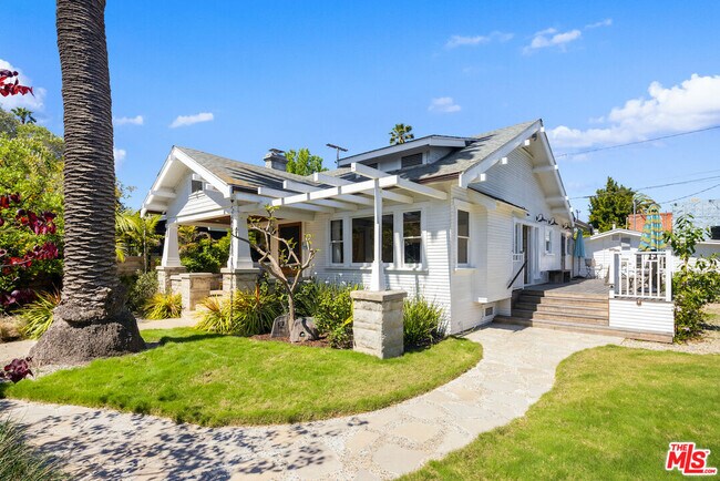 Building Photo - 953 AMOROSO Pl