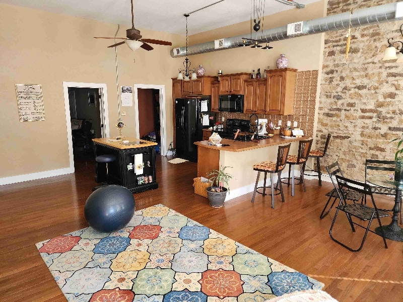 Primary Photo - 316 Neosho St