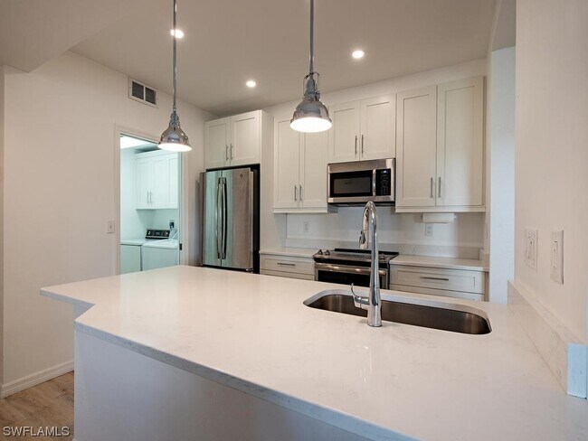 Building Photo - 797 Willowbrook Dr