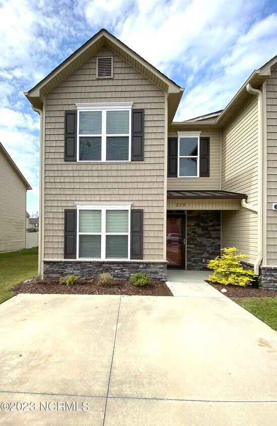 215 Boyington Pl Rd, Midway Park, NC 28544 Townhome Rentals in Midway