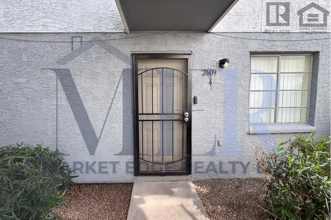 Foto del edificio - 2Bed/1.5Bath Ground Floor Townhouse at Glendale Ave/27th Ave! Ready for Immediate Move-In! -- GAR...