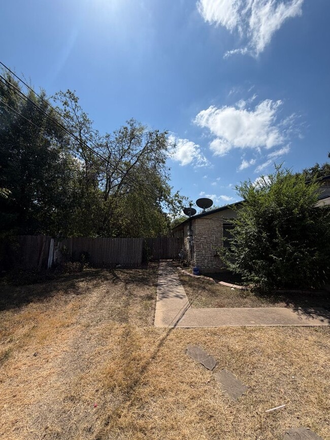 Building Photo - 704 Osage Dr