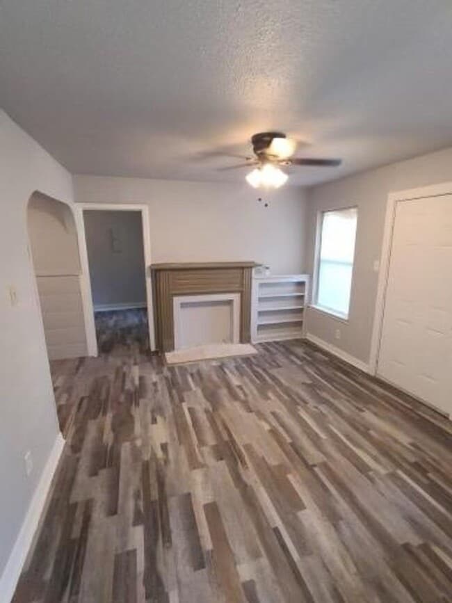 Building Photo - Single-Family Home Available!