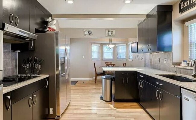 Foto del edificio - 3204 S Black Forest Ave