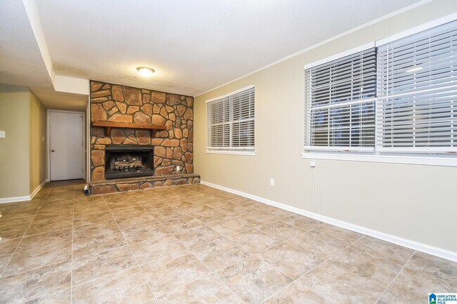Building Photo - 2536 Janice Cir NE