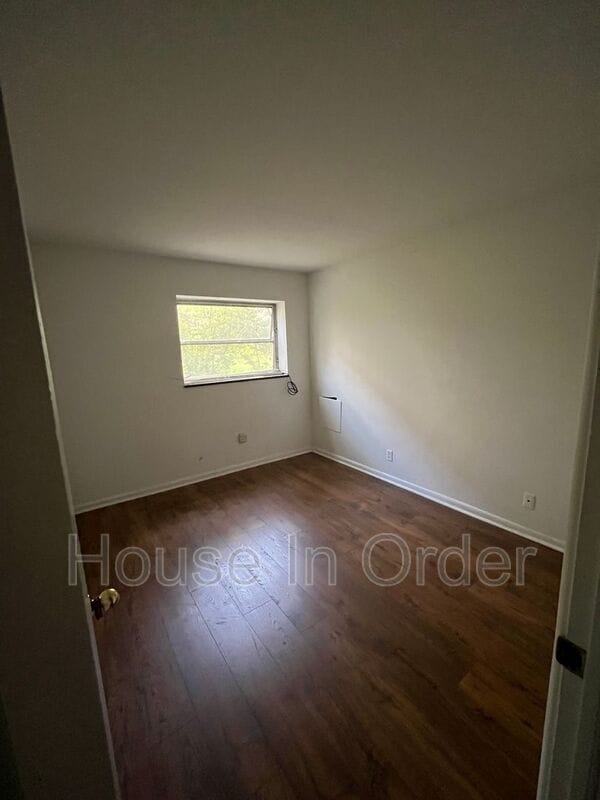 Building Photo - 30 Edgemont Rd