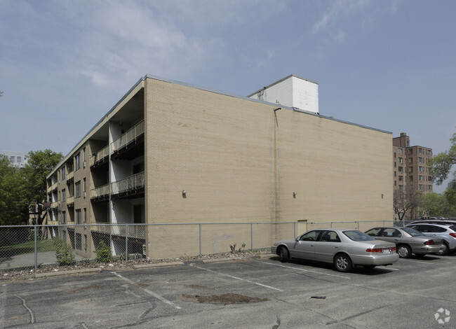 Building Photo - Three-Thirty-Three Oak Grove