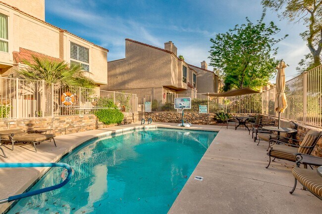 Foto del edificio - 2 bed 2 bath condo in the Heart of Scottsdale