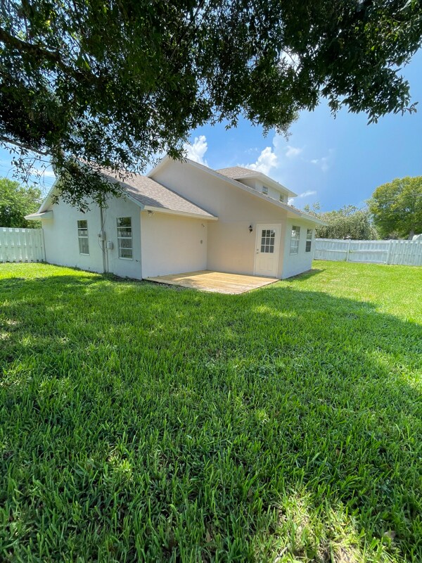 Foto del edificio - 116 Alhambra Ave