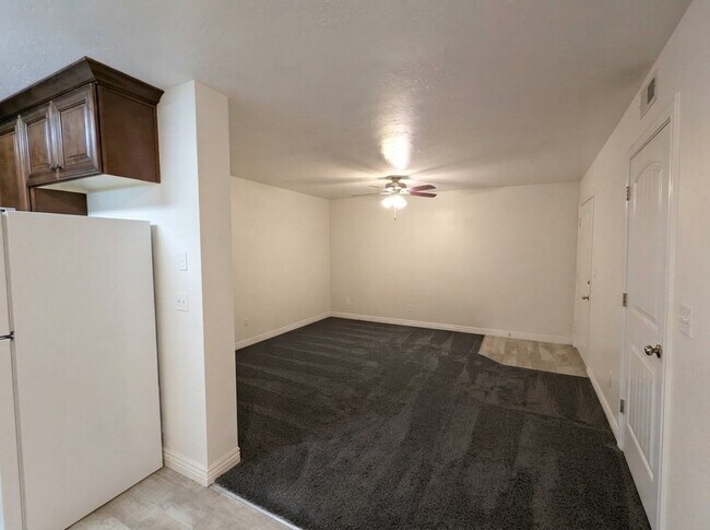 Building Photo - 677 Lebon Cir